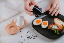 SOLNICZKA I PIEPRZNICZKA BĄBLE NA PODSTAWCE CZARNO-BIAŁY
